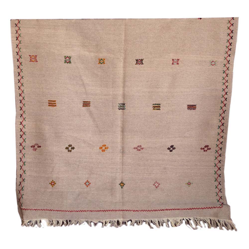tapis kilim moroccan Un très joli tapis qui, de sa simplicité ne manque pas de charme. Tissé dans une laine pure de mouton